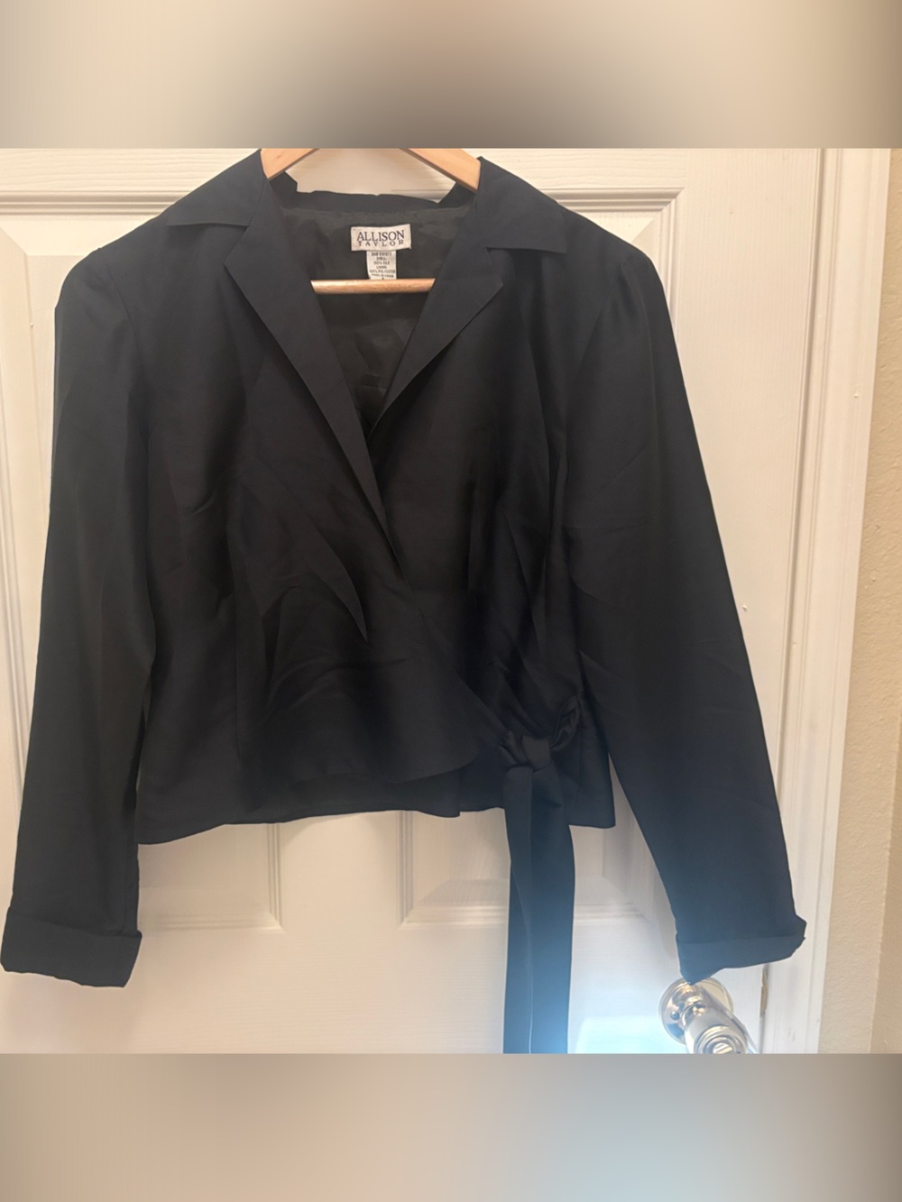Beautiful Allison Taylor Black 100% SILK Cropped Tie-Waist Blouse A072